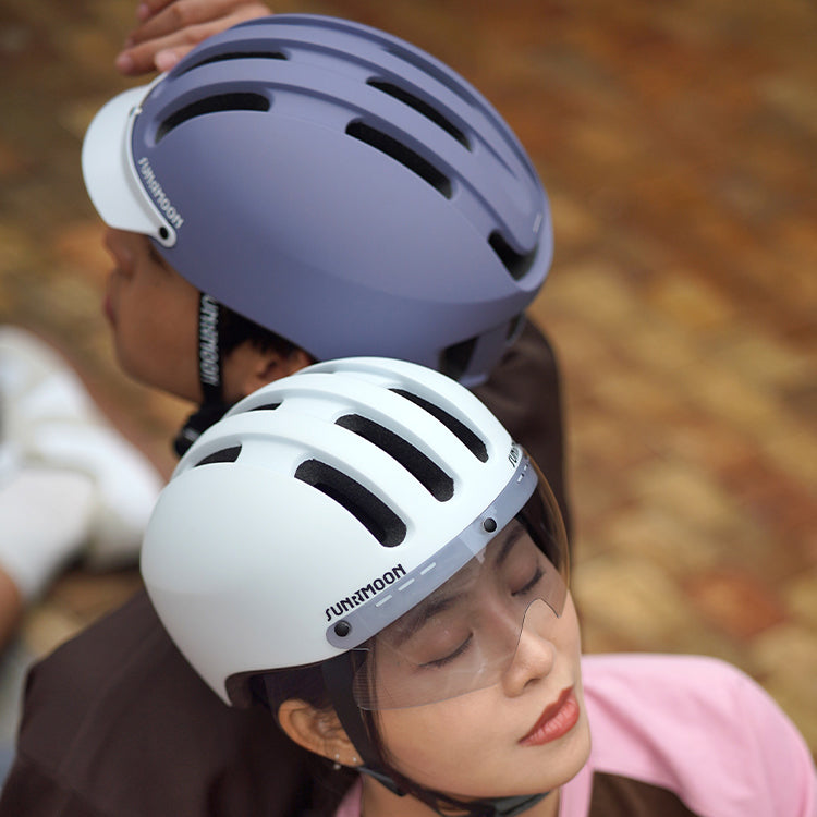 Cycling Helmet with Magnetic Suction